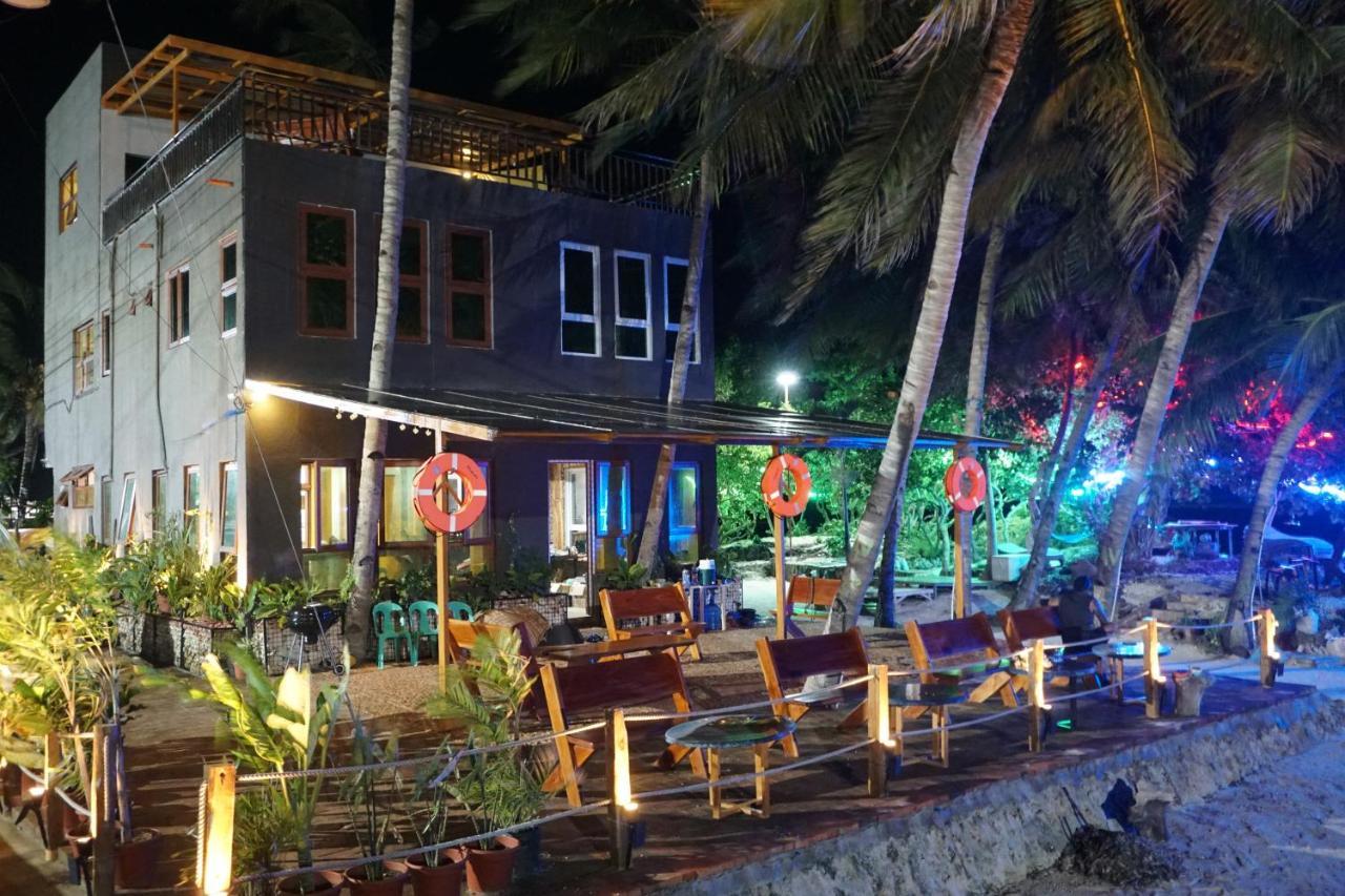 L Cafe Restobar & Lyn'S Guest House San Juan  Eksteriør bilde